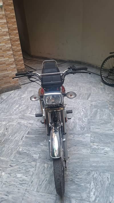 Honda 125 self start maleage 16000km in use fresh condition