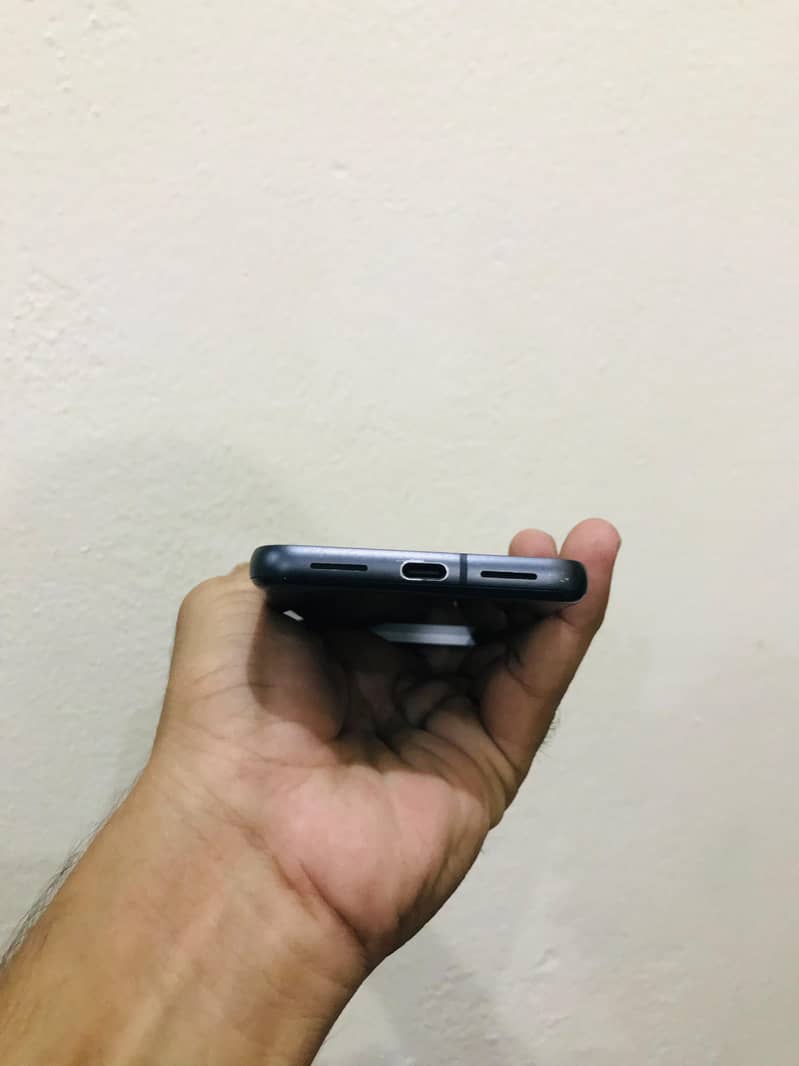 Google Pixel 8 4