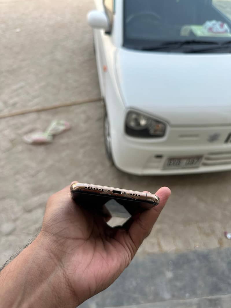 Apple iPhone XS Max 1