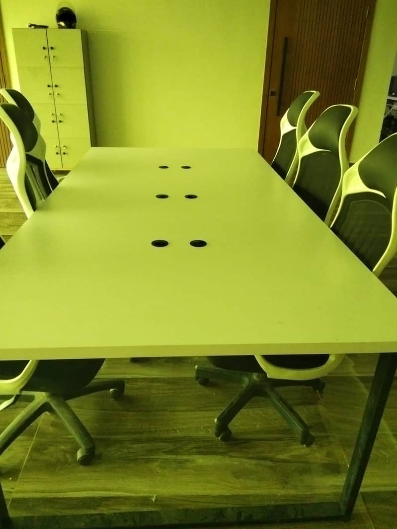 Workstations and chairs 2