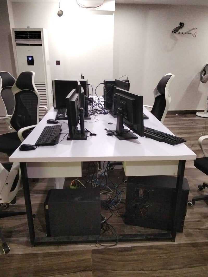 Workstations and chairs 3