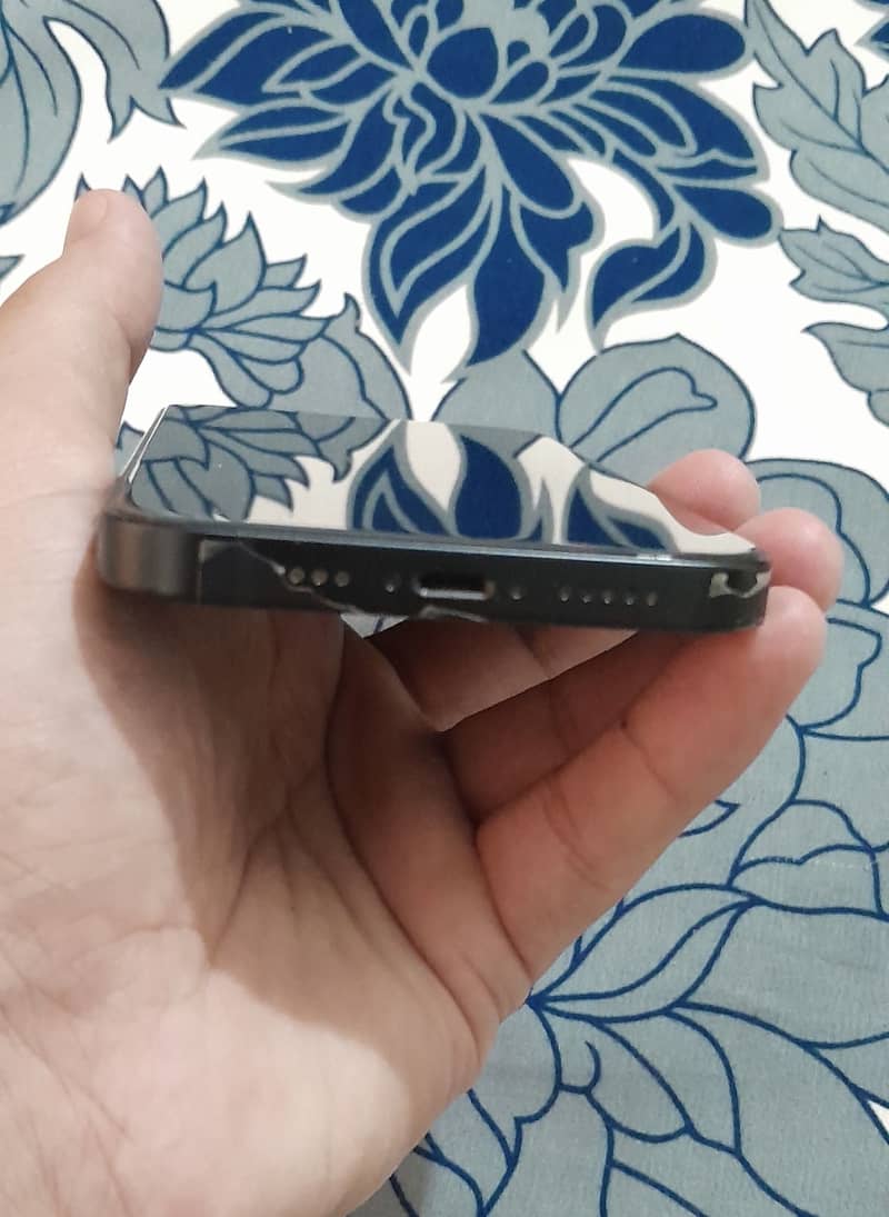 Apple iPhone 13 2