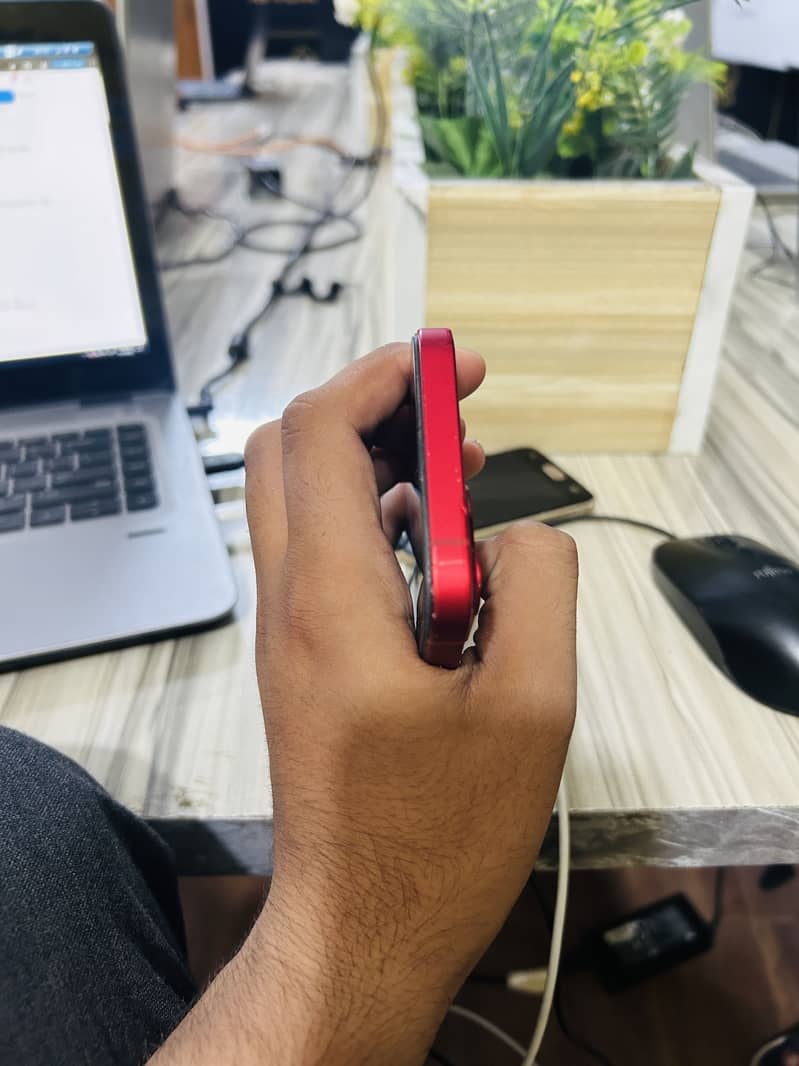 Apple iPhone 13 1