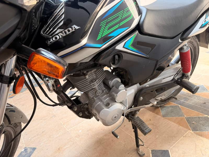 cb 125F 4