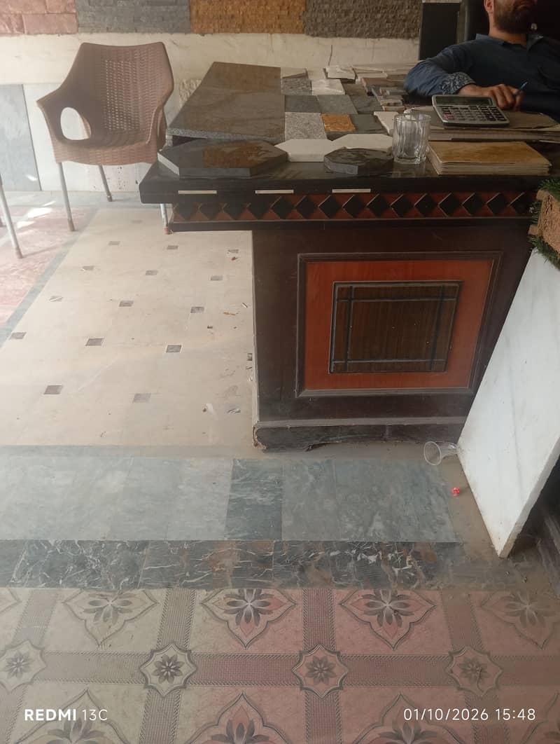 Table Executive 1