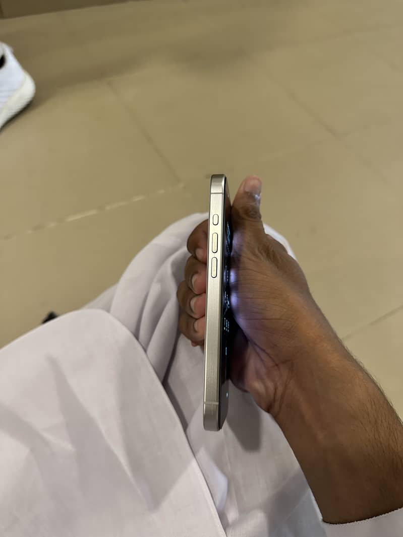 Apple iPhone 15 Pro 2