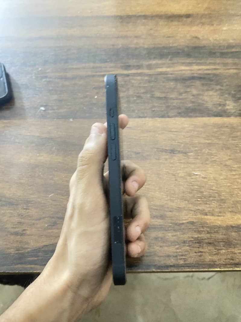 Apple iPhone 13 2
