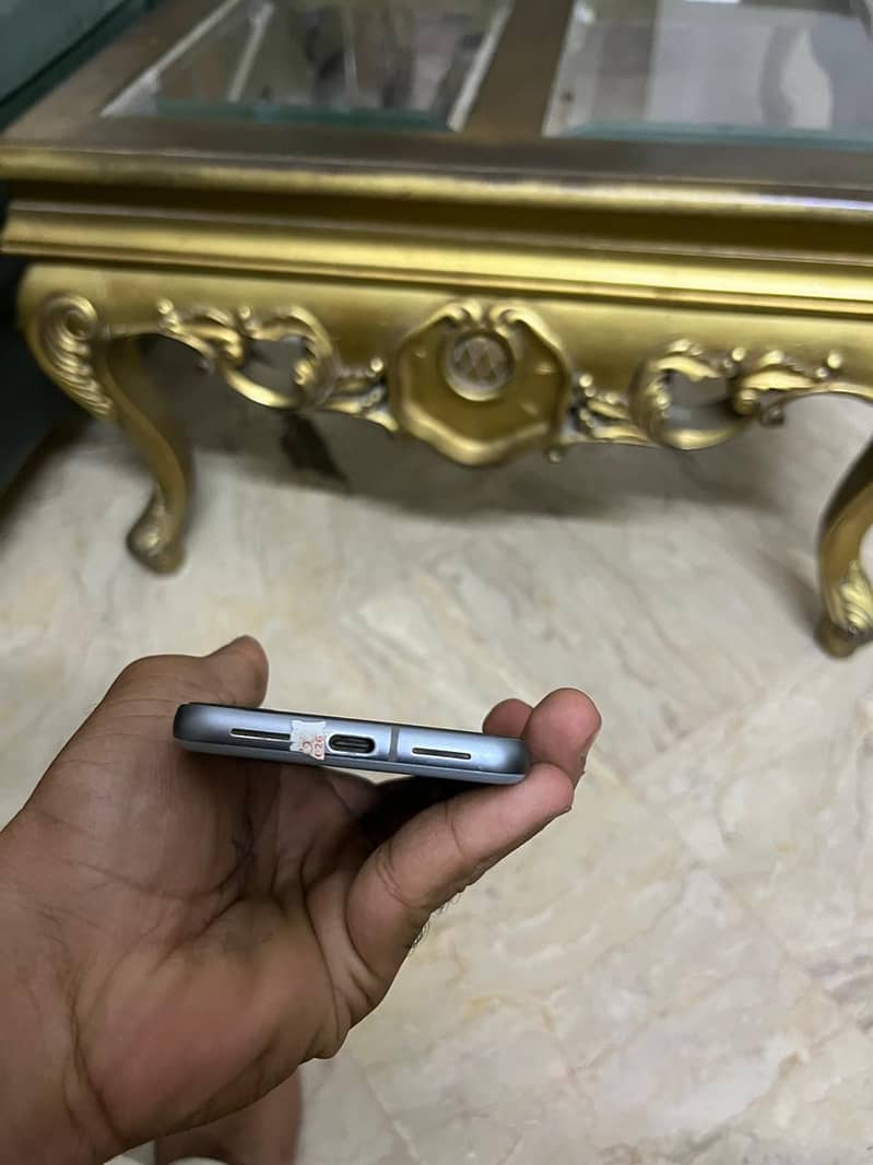Google Pixel 8 4
