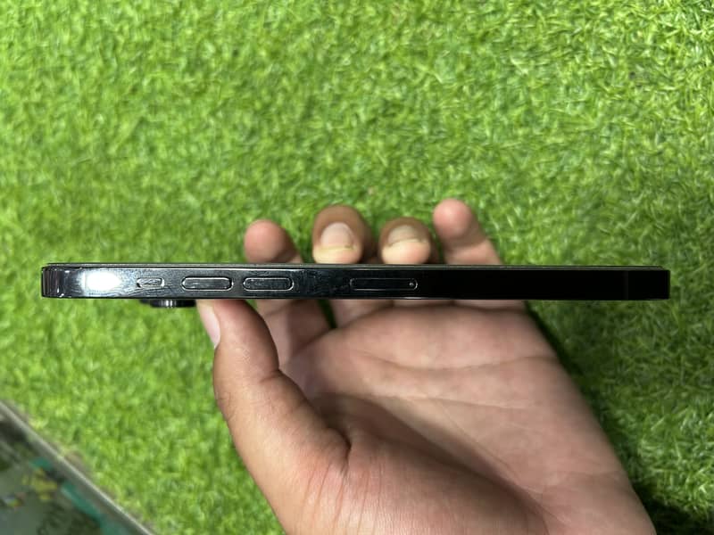 Apple iPhone 14 Pro Max 4