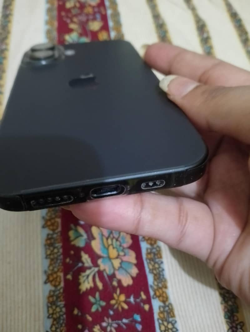 Apple iPhone 16 1