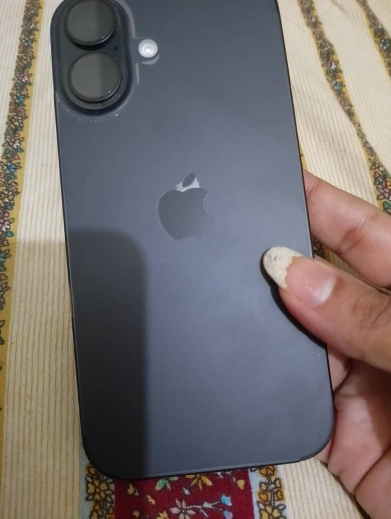 Apple iPhone 16 3