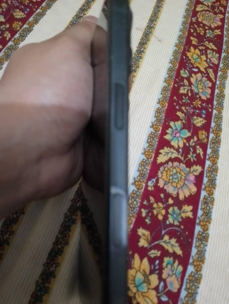 Apple iPhone 16 4
