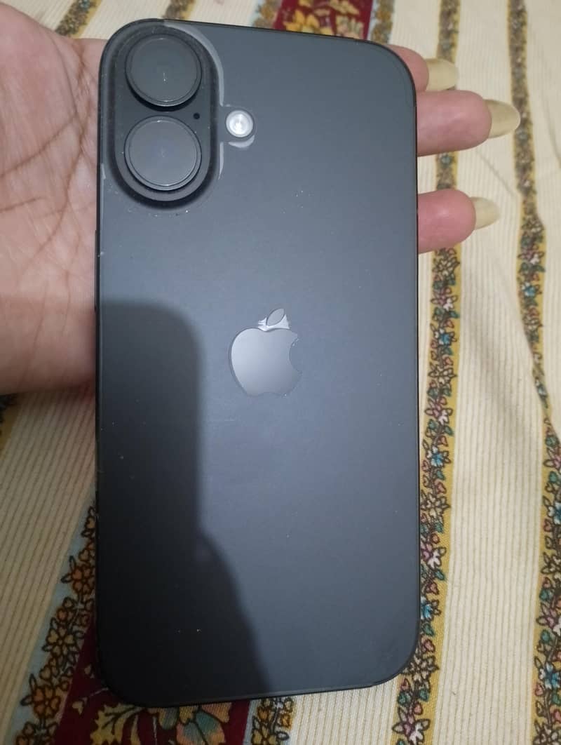 Apple iPhone 16 5