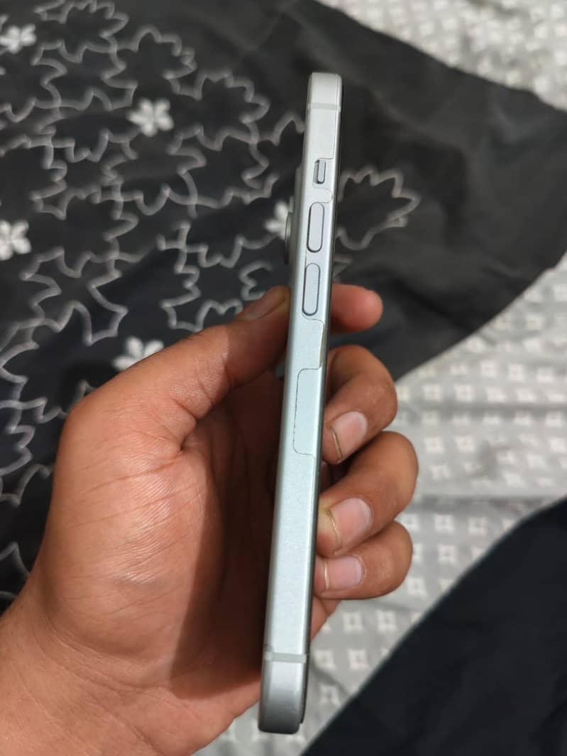 Apple iPhone 15 3