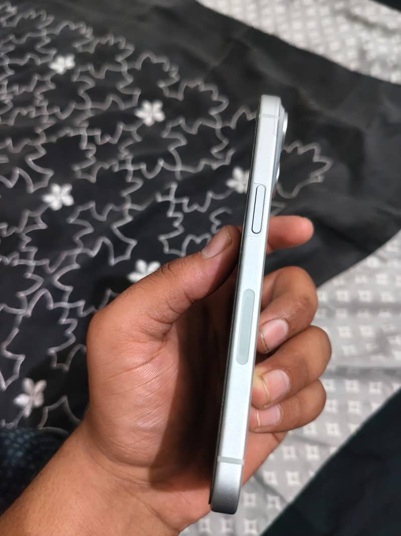 Apple iPhone 15 8