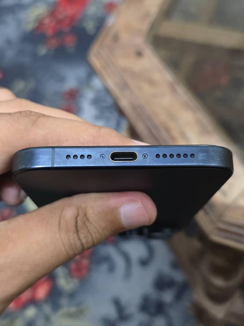 Apple iPhone 15 Pro Max 3