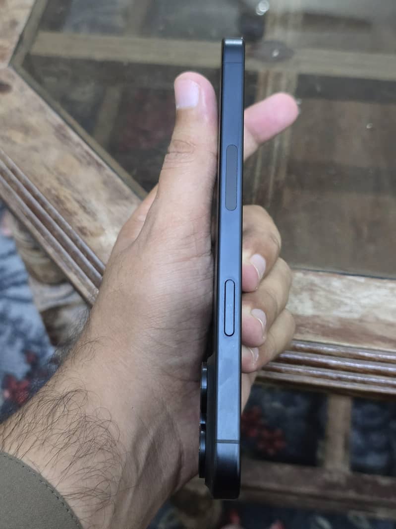 Apple iPhone 15 Pro Max 4