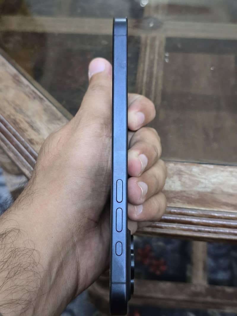 Apple iPhone 15 Pro Max 5