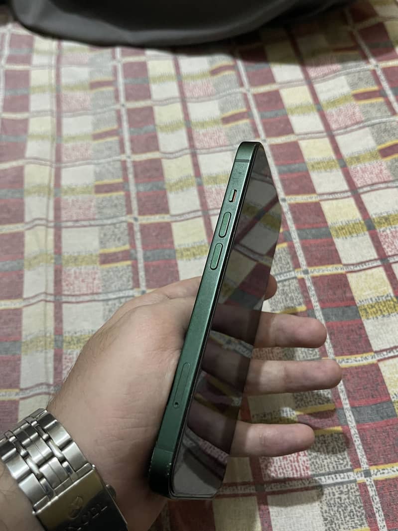 Apple iPhone 13 0