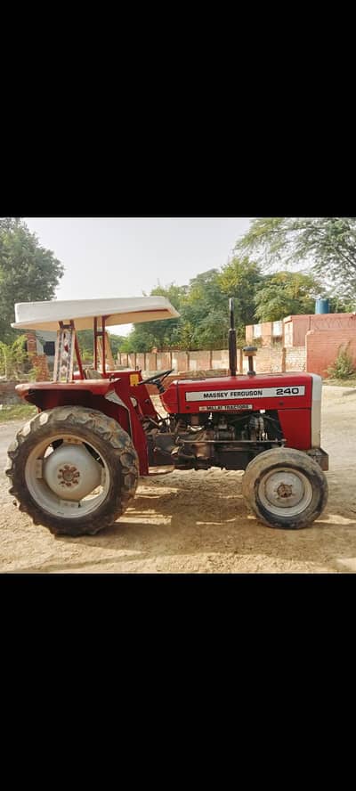 Tractor mf240