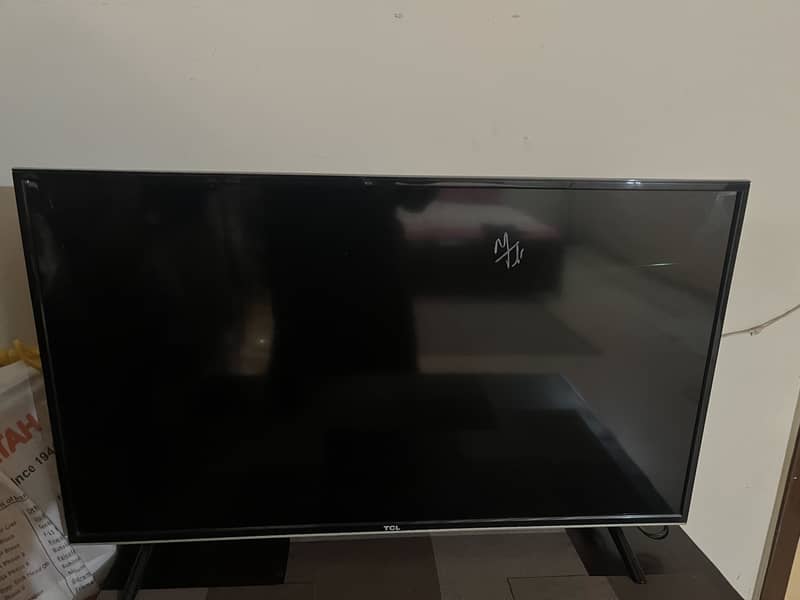 40 inch led (broken screen) 2