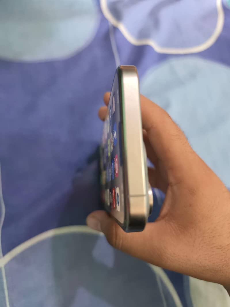 Apple iPhone 15 Pro Max 2