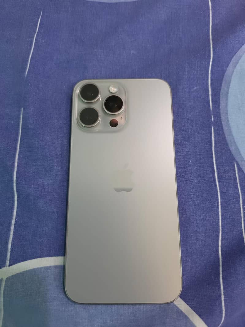 Apple iPhone 15 Pro Max 3
