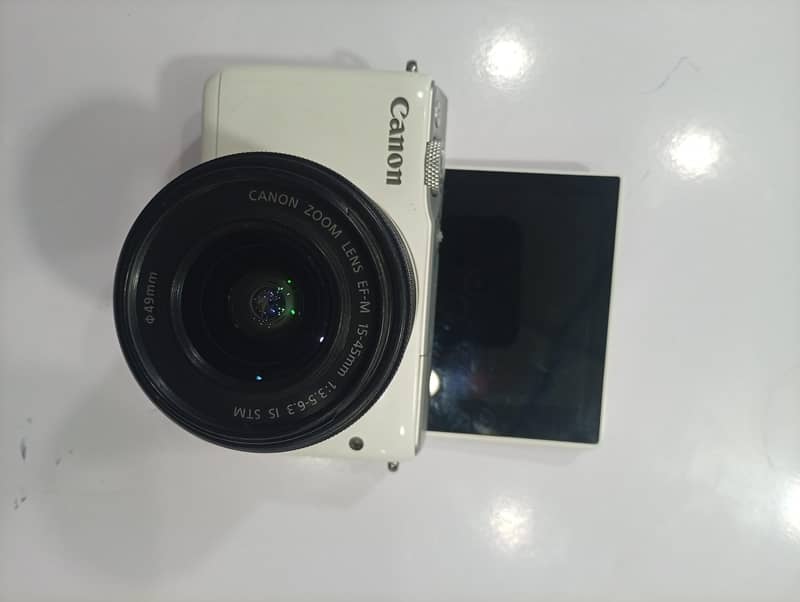 CANON M10 2