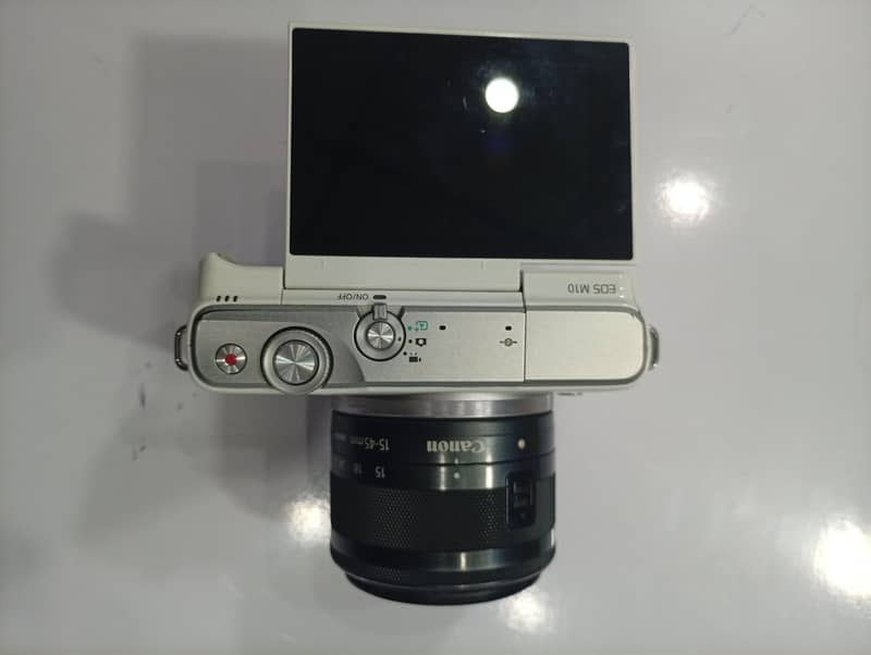 CANON M10 3