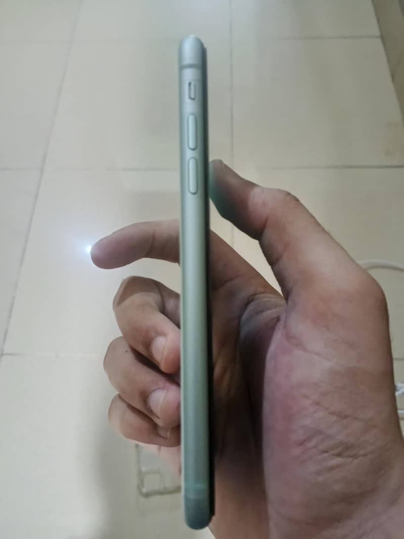 Apple iPhone 11 3