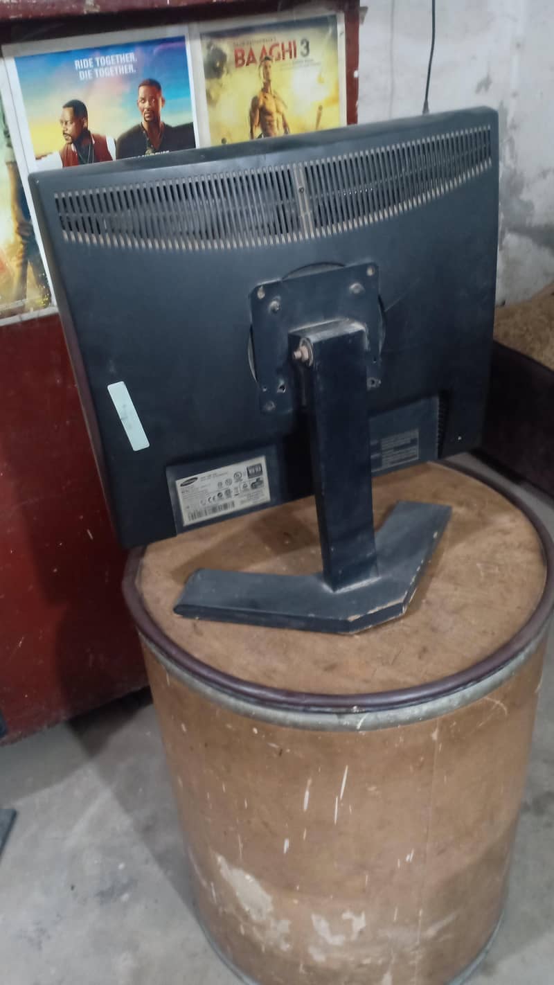 19 inch lcd 1