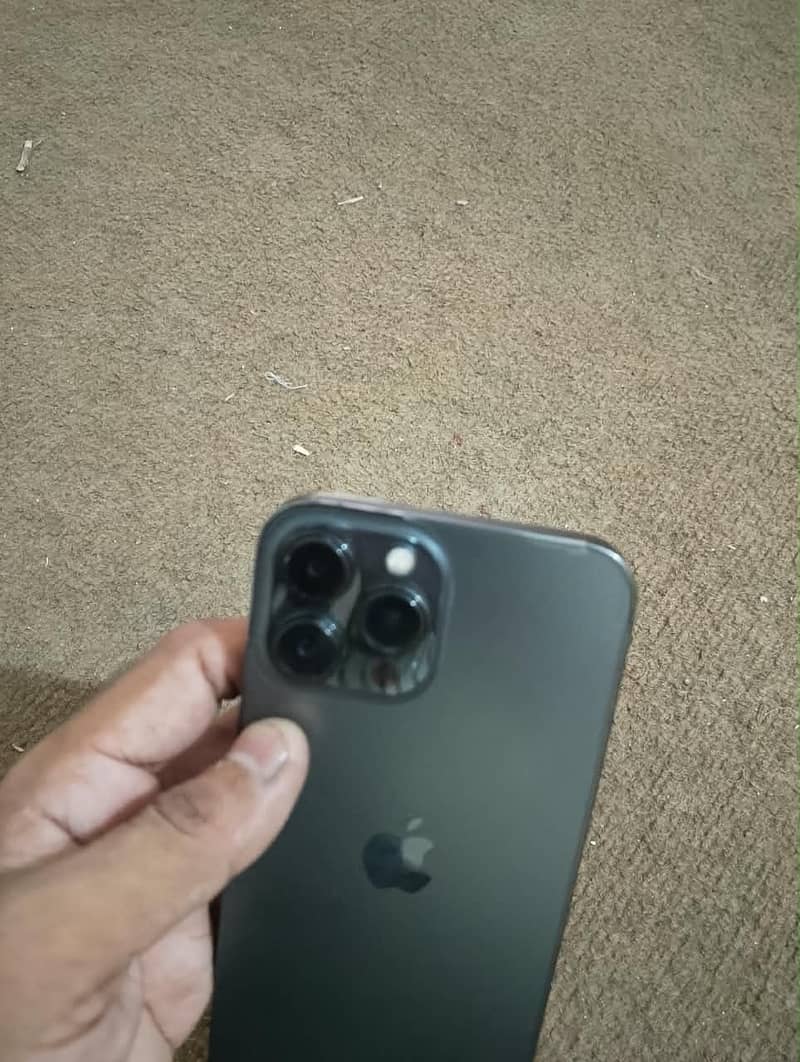 Apple iPhone 13 Pro Max 4