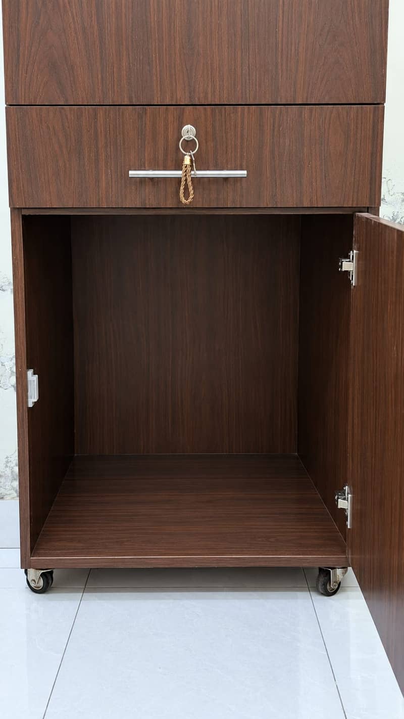 Single Door Wardrobe 0