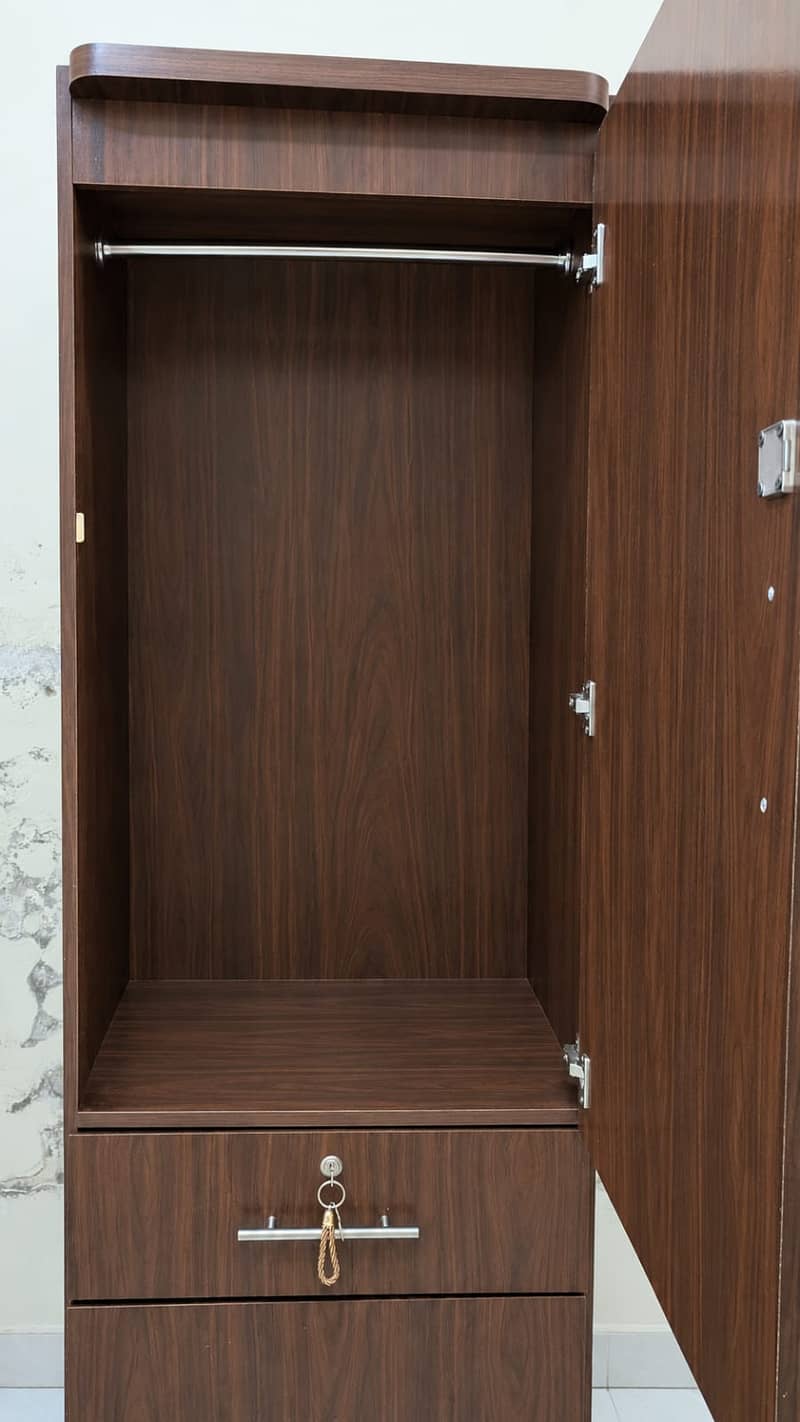 Single Door Wardrobe 1