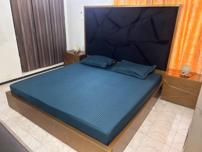 King Bed 0