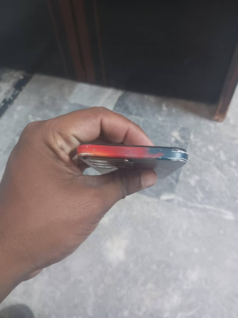 realme C85 3