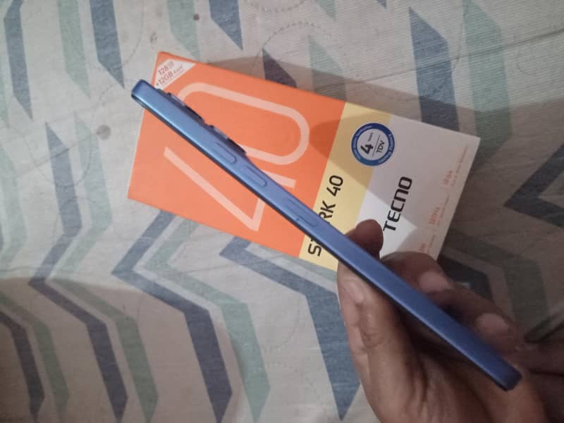Tecno Spark 40 4