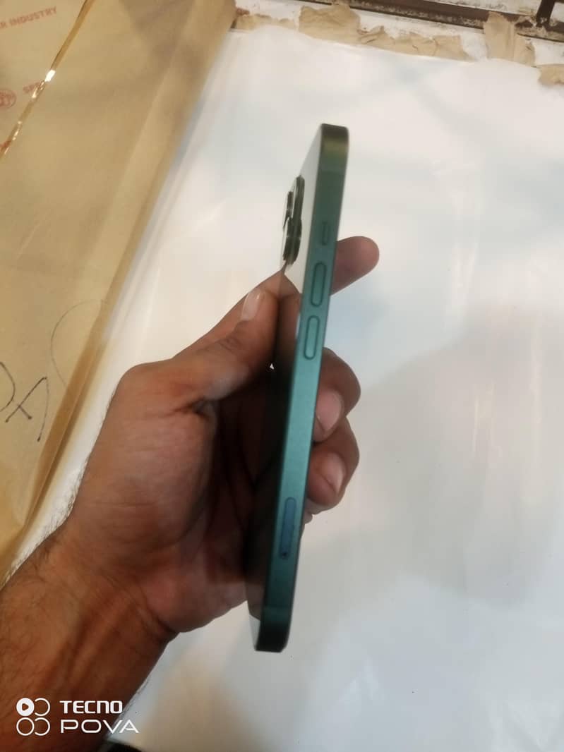 Apple iPhone 13 0