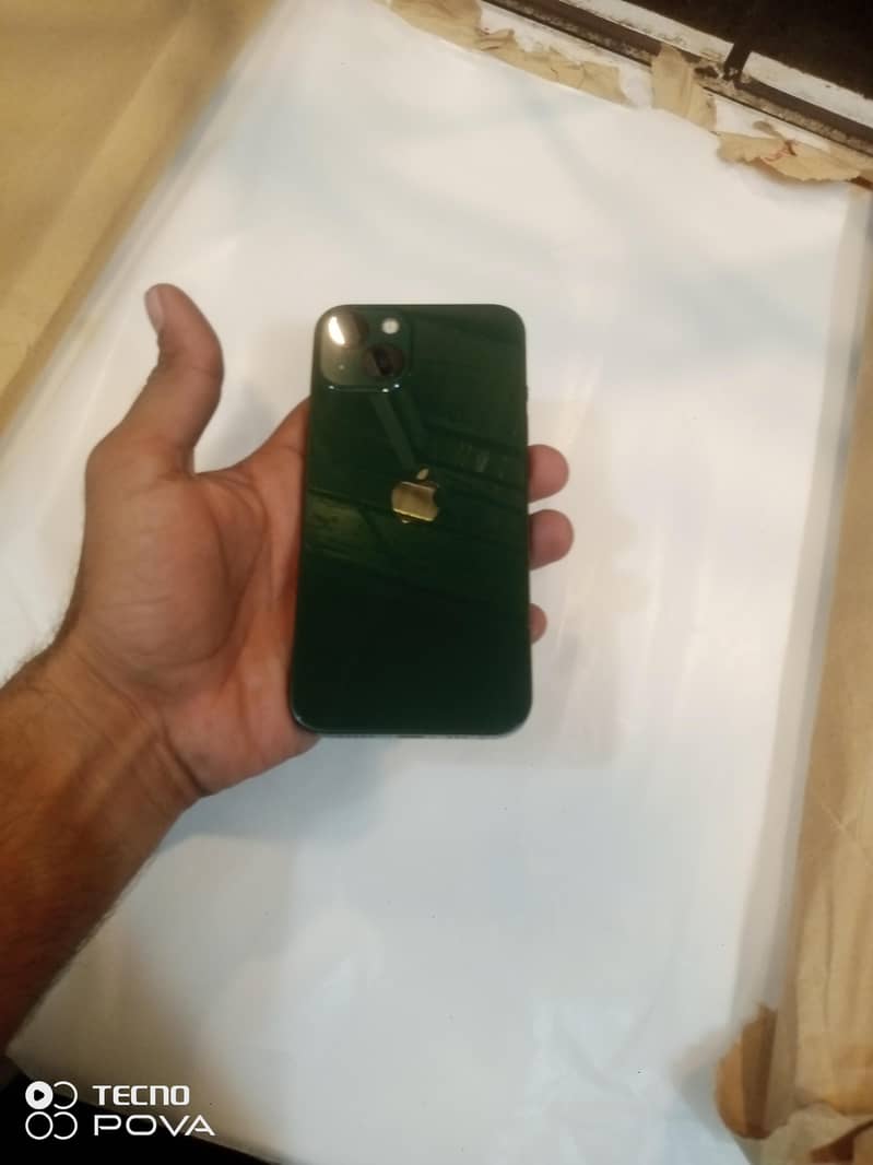 Apple iPhone 13 4