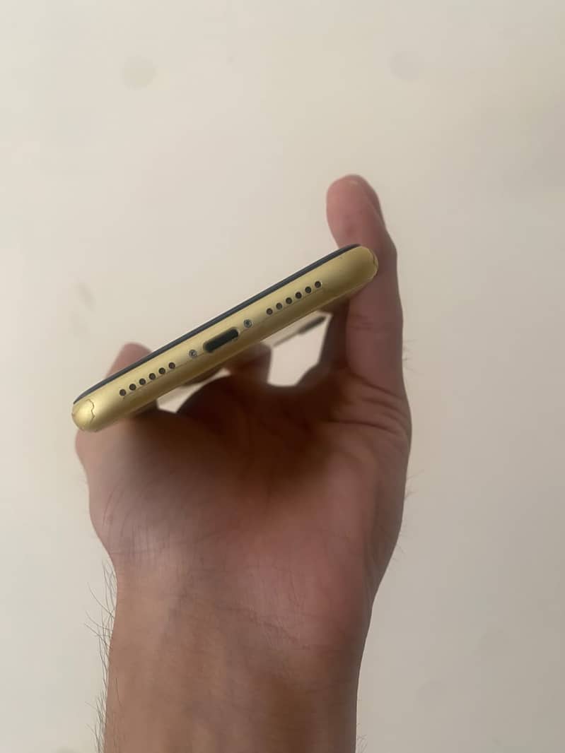 Apple iPhone 11 4