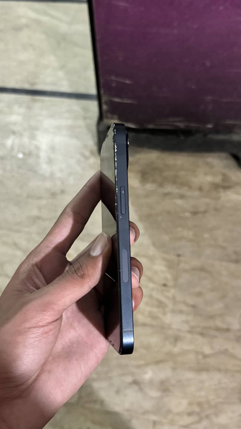 Apple iPhone 13 2