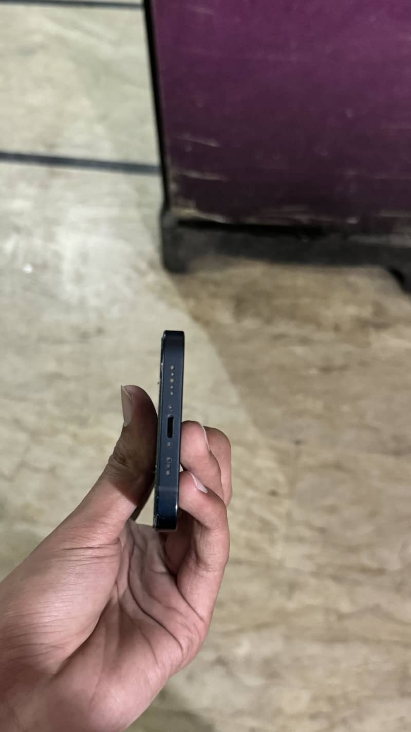 Apple iPhone 13 4