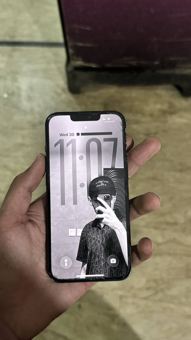 Apple iPhone 13 5