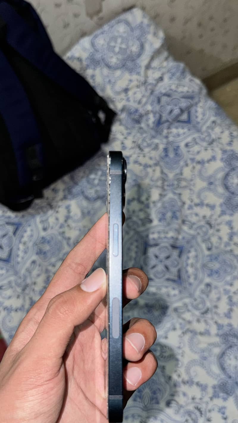 Apple iPhone 13 6