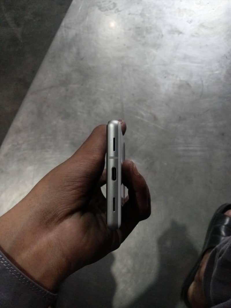Google Pixel 7a 5
