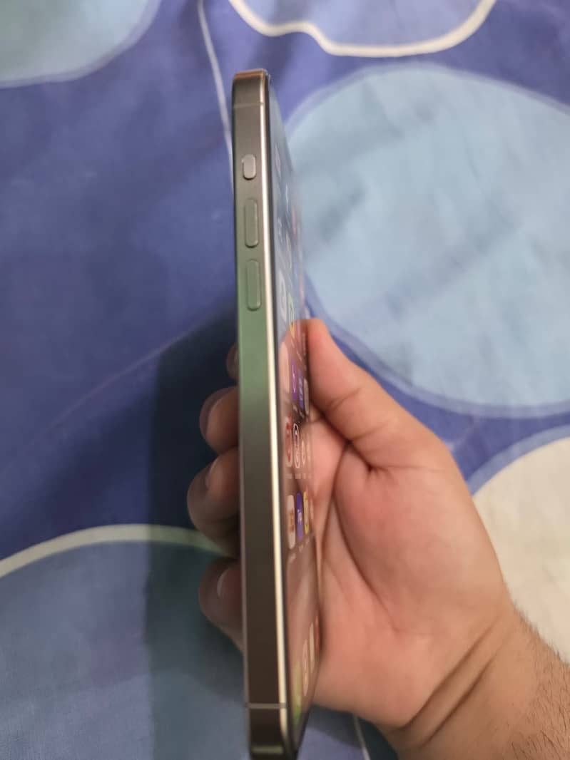 Apple iPhone 15 Pro Max 1