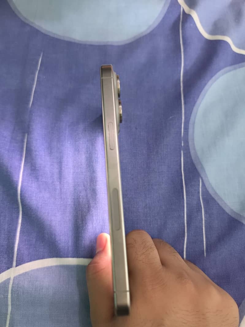 Apple iPhone 15 Pro Max 2