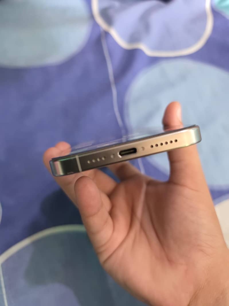 Apple iPhone 15 Pro Max 6