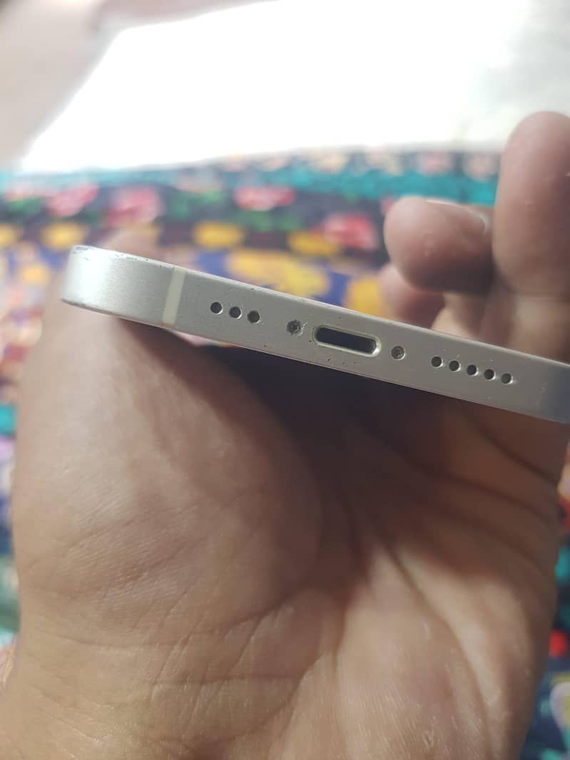 Apple iPhone 12 4