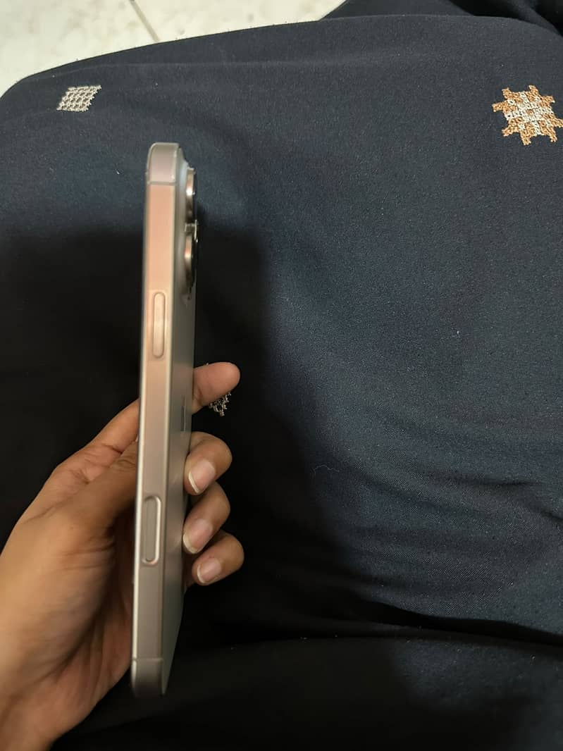 Apple iPhone 16 Pro Max 3